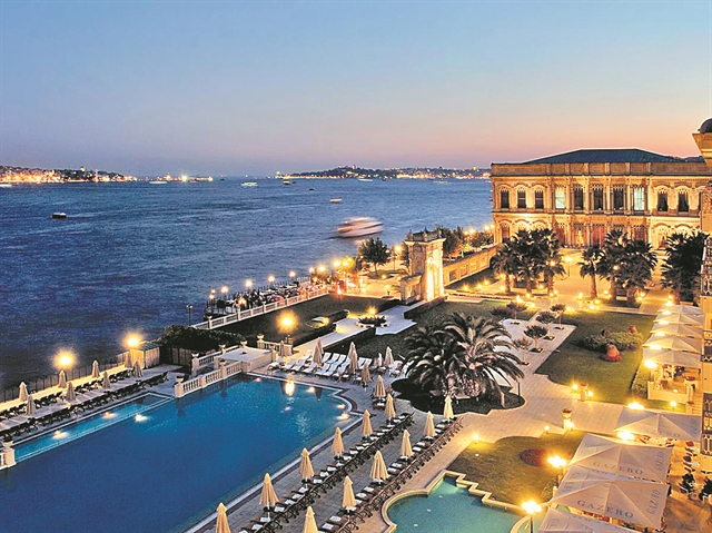 Σκηνικό «Saturday Night Fever»