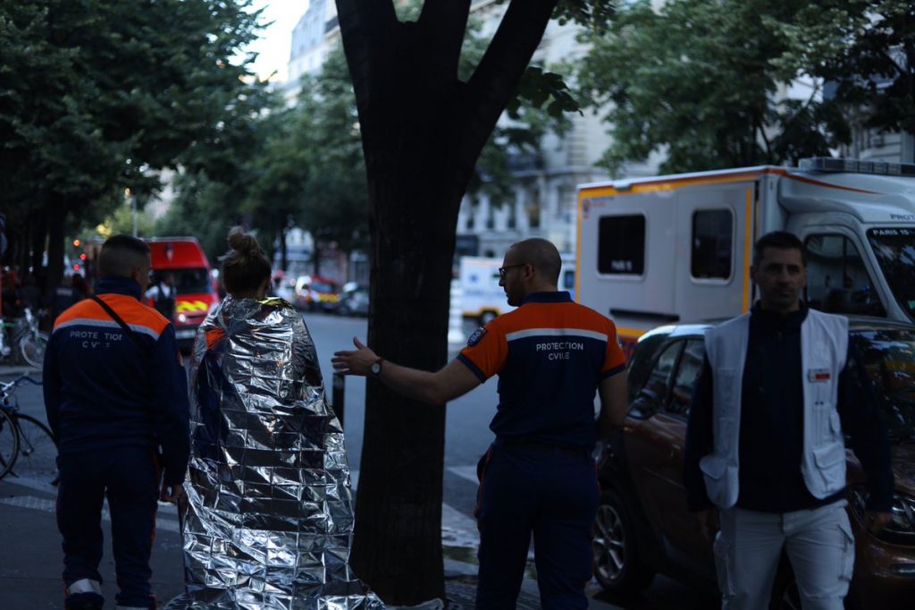Τρεις νεκροί από πυρκαγιά σε εξαώροφο κτίριο στο Παρίσι