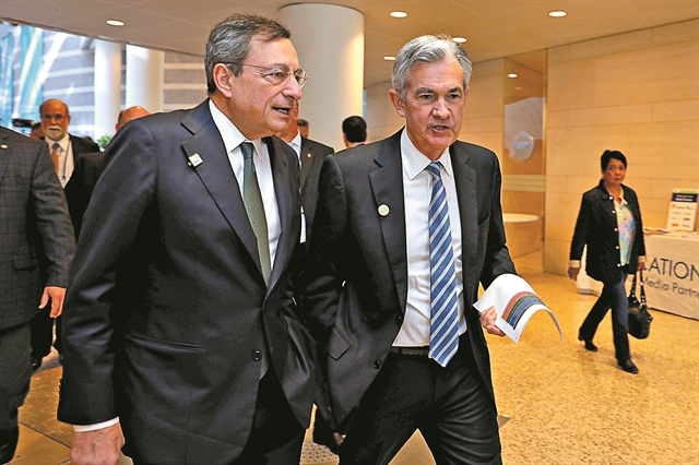 Πράσινο φως από ΕΚΤ, FED για φθηνότερο χρήμα