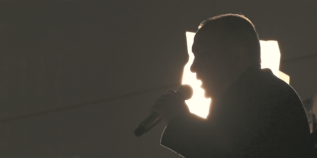 Ενας Πατισάχ που σε πουλάει και σε αγοράζει