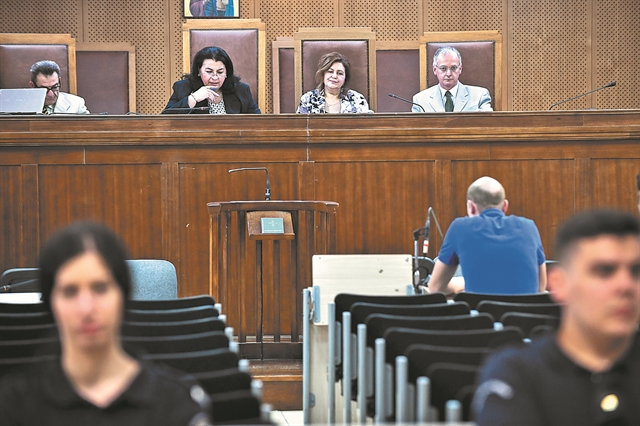 Aνοιξαν τα στόματα