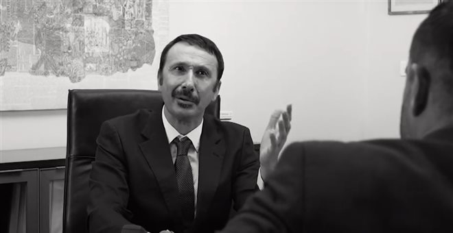 Ο Ρένος Χαραλαμπίδης ως… «Γκόρτσος» σε σποτ του Φώτη Καρύδα