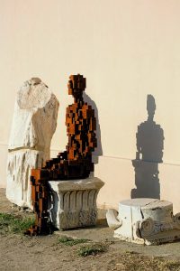 Το νέο γλυπτό του Αντονι Γκόρμλεϊ στη Δήλο