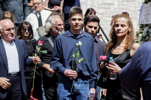 Σε κλίμα συγκίνησης το τελευταίο αντίο στον Κώστα Ευριπιώτη