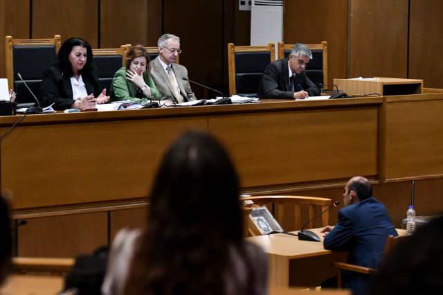 Διεκόπη η δίκη της ΧΑ – Κατέρρευσε ο κατηγορούμενος Γ. Πατέλης