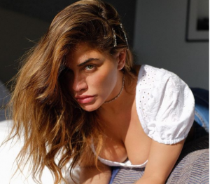 Κόνι Μεταξά: Η φωτογραφία με τους γονείς της Λευτέρη Πανταζή και Ζώζα Μεταξά