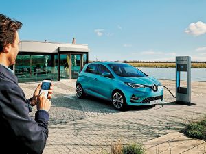 Το ηλεκτρικό Renault Zoe ξεχνάει την πρίζα