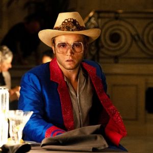 Rocketman: Κόπηκε κι απαγορεύτηκε λόγω σκηνών ομοφυλοφιλικού σεξ