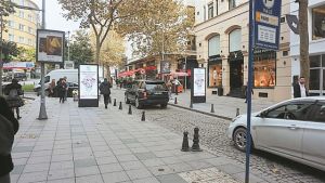 Σημάδια παρακμής και τσάντες-μαϊμούδες