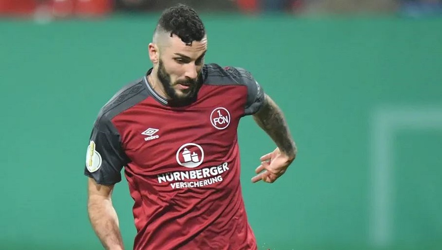 «Βλέπει» Ίσακ για την επίθεση, προχωράει με χαφ και εξτρέμ η ΑΕΚ