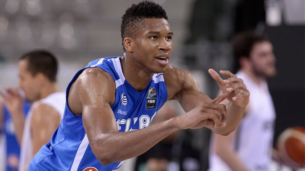 Αντετοκούνμπο: «Κάποτε μοιραζόμουν τα παπούτσια με τον αδερφό μου»