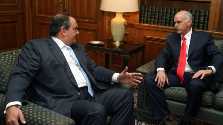 Καραμανλής – Παπανδρέου: Ο σιωπηλός και ο δραστήριος που ξαναβρίσκονται στην επικαιρότητα