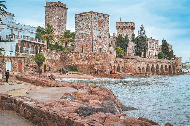 Ζωγραφική στον Πύργο και το αρχαίο θέατρο