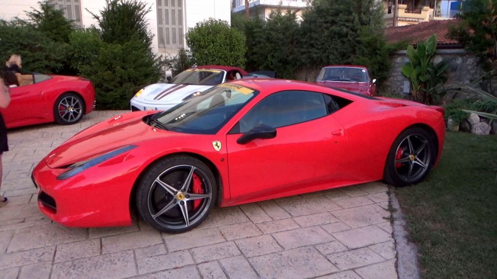 Σαράντα Ferrari άφησαν το ιταλικό τους άρωμα στην Πάτρα