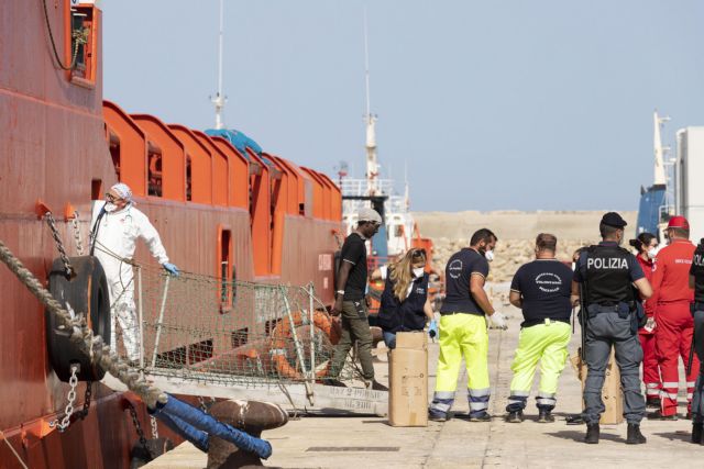 Αυστηρούς περιορισμούς για τη διάσωση προσφύγων θέτει η Ιταλία | tanea.gr