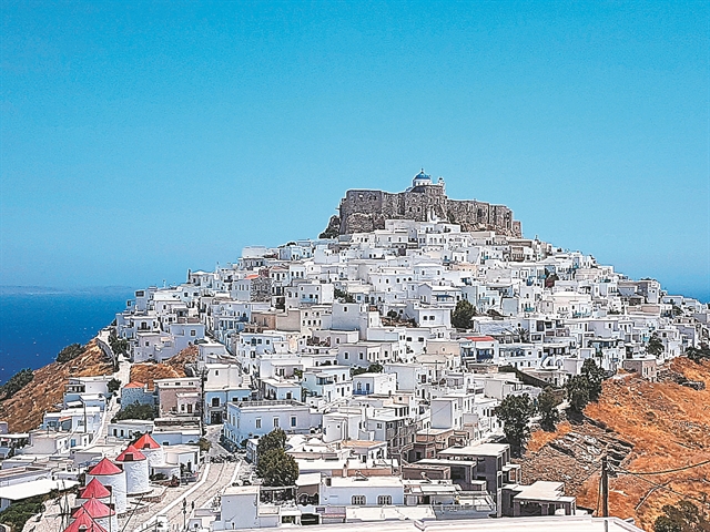 Αστυπάλαια: Και Δωδεκάνησα και Κυκλάδες