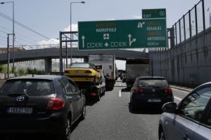 Μποτιλιάρισμα στην Αττική Οδό, στο ρεύμα προς Μαρκόπουλο