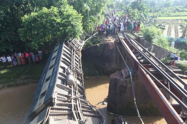 Μπανγκλαντές: Τέσσερις νεκροί από εκτροχιασμό τρένου