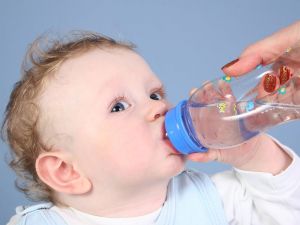 Παραπλανητική η σήμανση «βρεφικό νερό» ή «κατάλληλο για βρέφη»