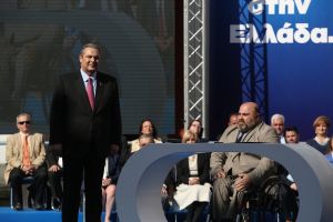 Η «χρυσή» ζωή του Πάνου Καμμένου: Από τις Αλπεις, στα μπουζούκια, τα καζίνο, τις χειρονομίες