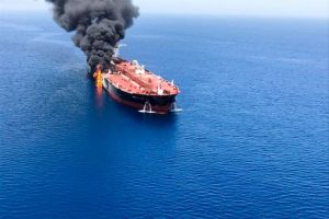 Το Ιράν υπαινίσσεται ευθύνες των ΗΠΑ για τις επιθέσεις σε τάνκερ