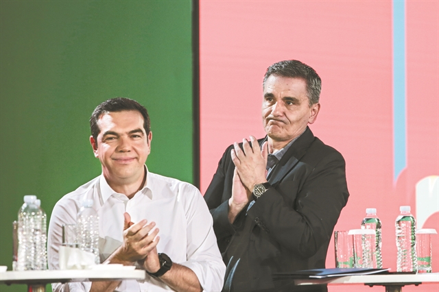 Εξω αντιπολίτευση, μέσα συγκρούσεις και πυρά