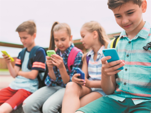 Για απαγόρευση της χρήσης smartphones στα σχολεία