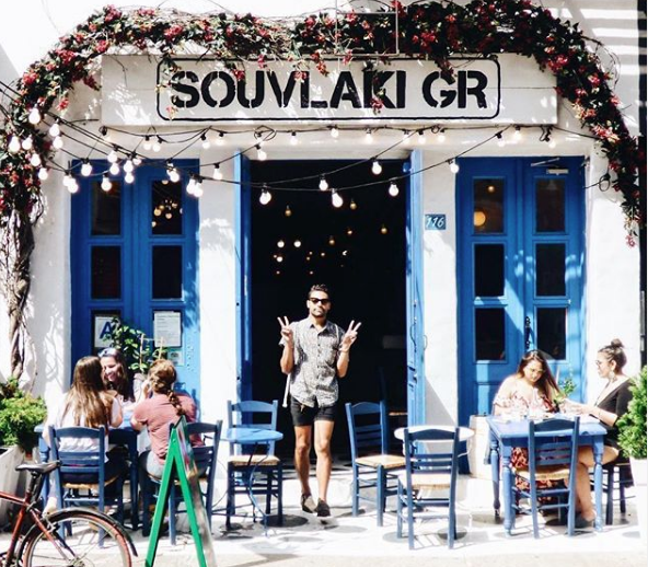 Ουρές έξω από εστιατόριο της Νέας Υόρκης με άρωμα Μυκόνου