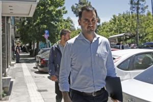 Χαρίτσης: Μέτρα στήριξης της μεσαίας τάξης θα ανακοινώσει η κυβέρνηση