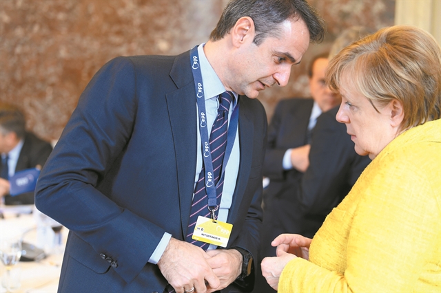 Στρώνουν ευρωπαϊκό χαλί στον Μητσοτάκη