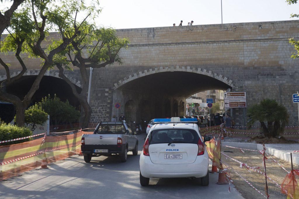 Θρήνος στο Ηράκλειο: Έπινε καφέ με φίλους έφυγε και μετά έπεσε από τα τείχη