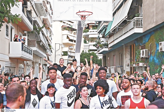 Θέλω τα παιδιά μου να μιλάνε ελληνικά!