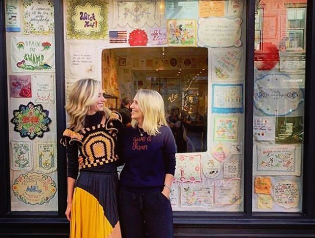 Αμερικανίδα… κεντά τα πιο εξοργιστικά tweets του Τραμπ