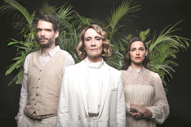 Ενα πρόγραμμα σε έξι θέατρα