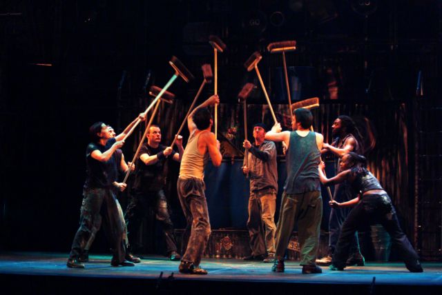 Οι Stomp επιστρέφουν στην Αθήνα για δύο παραστάσεις