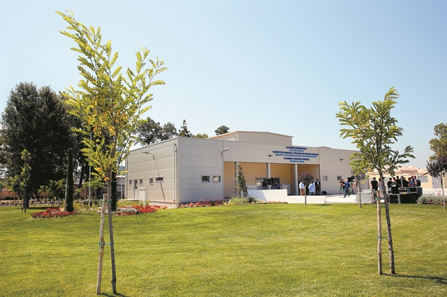 Ο ιμάμης «κλείδωσε», τα εγκαίνια καθυστερούν