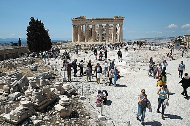 Αναβατόριο στην Ακρόπολη: Παίρνει κεφάλια το υπουργείο