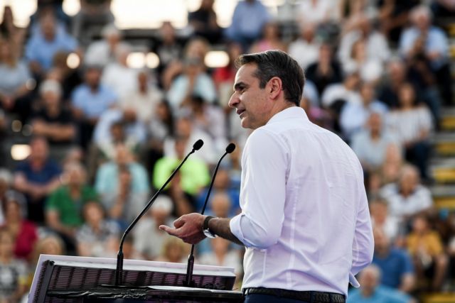 Μητσοτάκης: Μειώνει φόρους και ΕΝΦΙΑ, δίνει 2.000 ευρώ για κάθε Ελληνόπουλο