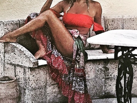 Διάσημη μαμά κόβει την ανάσα με το καλλίγραμο κορμί της