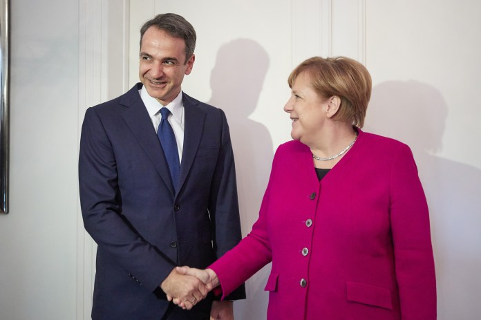 Συγχαρητήρια Μέρκελ σε Μητσοτάκη με «νύξεις» για Πρέσπες και ελάφρυνση χρέους
