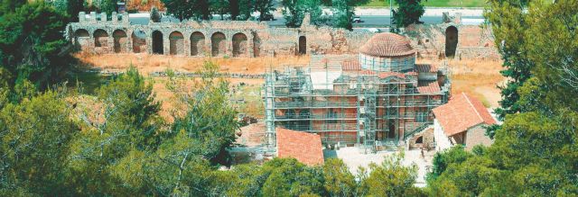 Εκλεισαν προληπτικά τα Μουσεία – Κατέρρευσε τμήμα του εξωτερικού περίβολου στη Μονή Δαφνίου