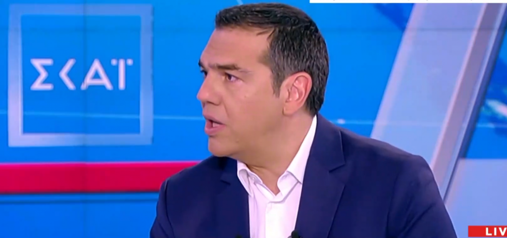 «Σφυροκόπημα» της αντιπολίτευσης για τη συνέντευξη Τσίπρα στον ΣΚΑΙ