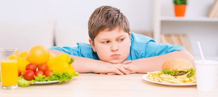 Πώς μαθαίνεις σε ένα παιδί να τρέφεται σωστά