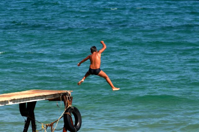 Πώς θα ανακουφίσεις το παιδί αν πάθει ηλιακό έγκαυμα