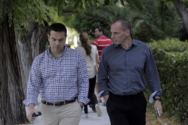 Τσίπρας – Βαρουφάκης: Στα έδρανα της αντιπολίτευσης οι πρώην «σύντροφοι»