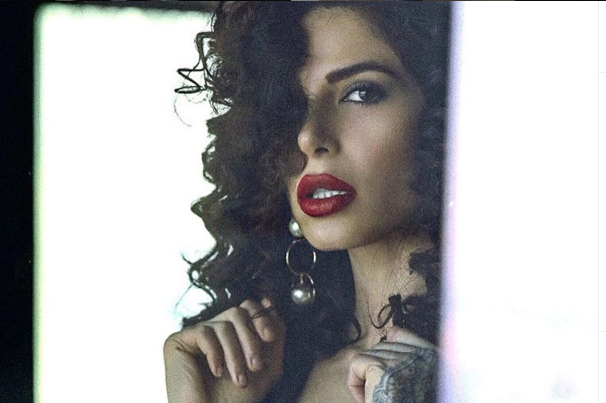 Μοντέλο από το Ιράν έγινε πρόσφυγας για να γλιτώσει τη φρίκη της Σαρία