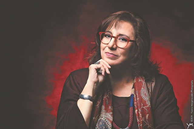 Η Φαραντούρη «συναντά» την Αντέλ