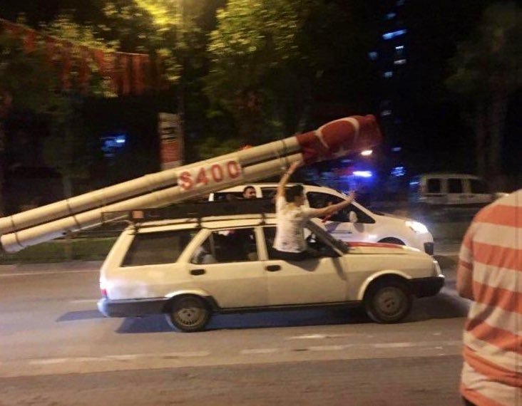 Βγήκαν στους δρόμους οι Τούρκοι και πανηγύρισαν για τους S-400