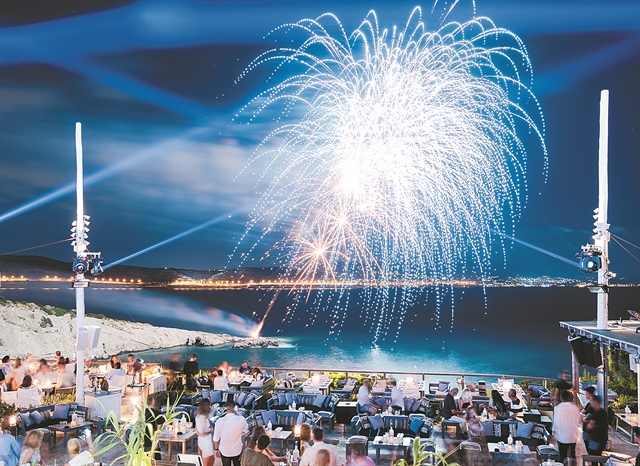 Ενα καλοκαίρι γεμάτο ερωτήματα