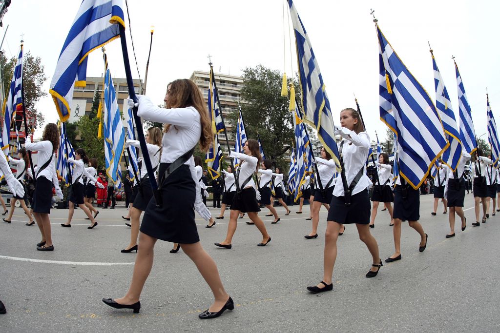 Στους αριστούχους μαθητές και πάλι η σημαία – Τέλος στην κλήρωση